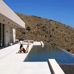 فيلة Celestia Cove, Earthy Architecture Meets Endless Blue By Etouri براسونيسي