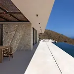 فيلة Celestia Cove, Earthy Architecture Meets Endless Blue By Etouri *