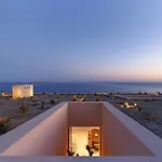 فيلة Celestia Cove, Earthy Architecture Meets Endless Blue By Etouri