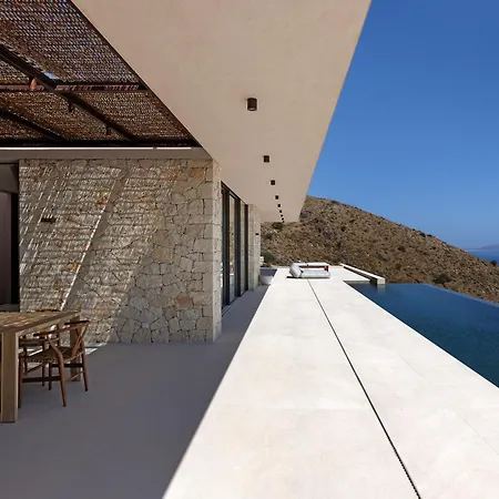 ヴィラ Celestia Cove, Earthy Architecture Meets Endless Blue By Etouri *