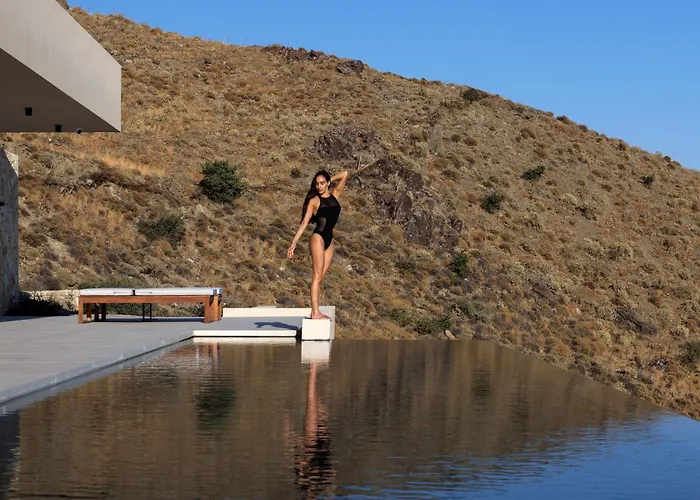 Celestia Cove, Earthy Architecture Meets Endless Blue By Etouri 别墅 普拉索尼西